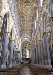 Napoli_-_Chiesa_di_San_Domenico_Maggiore_interno_2